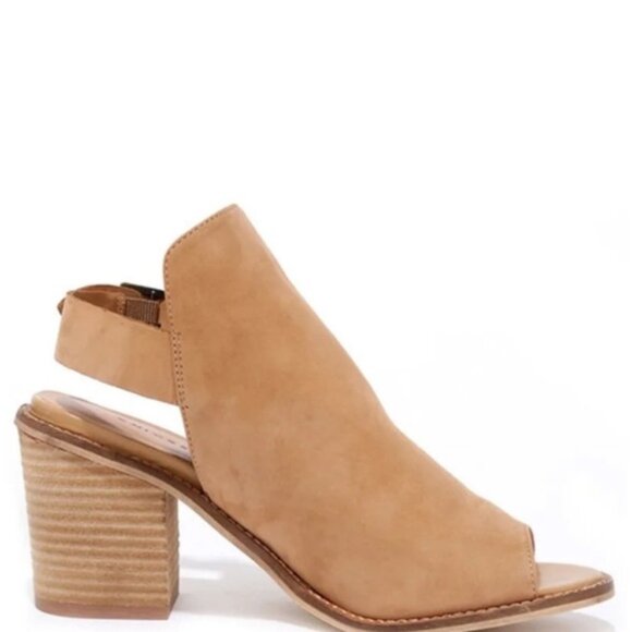 Chinese Laundry Caleb Suede Stacked Heel Sandals Brass Buckle Nude Size 8 - Picture 2 of 15